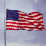 アメリカで見かける「半旗」の意味とは？｜在住者が知っておきたい基礎知識